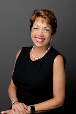 Trustee Solá-Carter